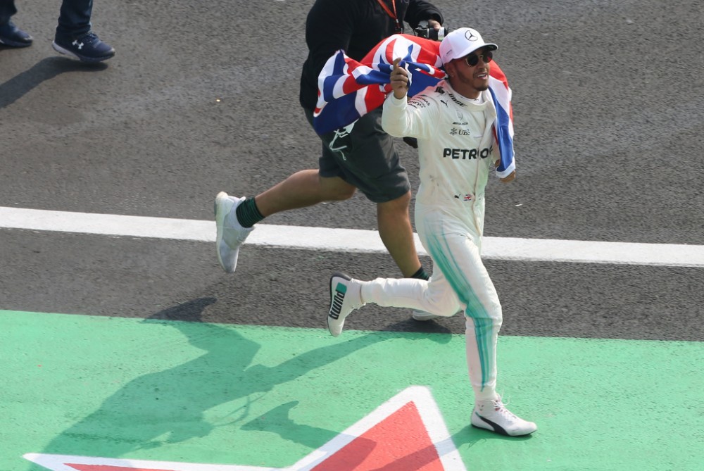 Formulės 1 baigėsi Lewiso Hamiltono triumfu