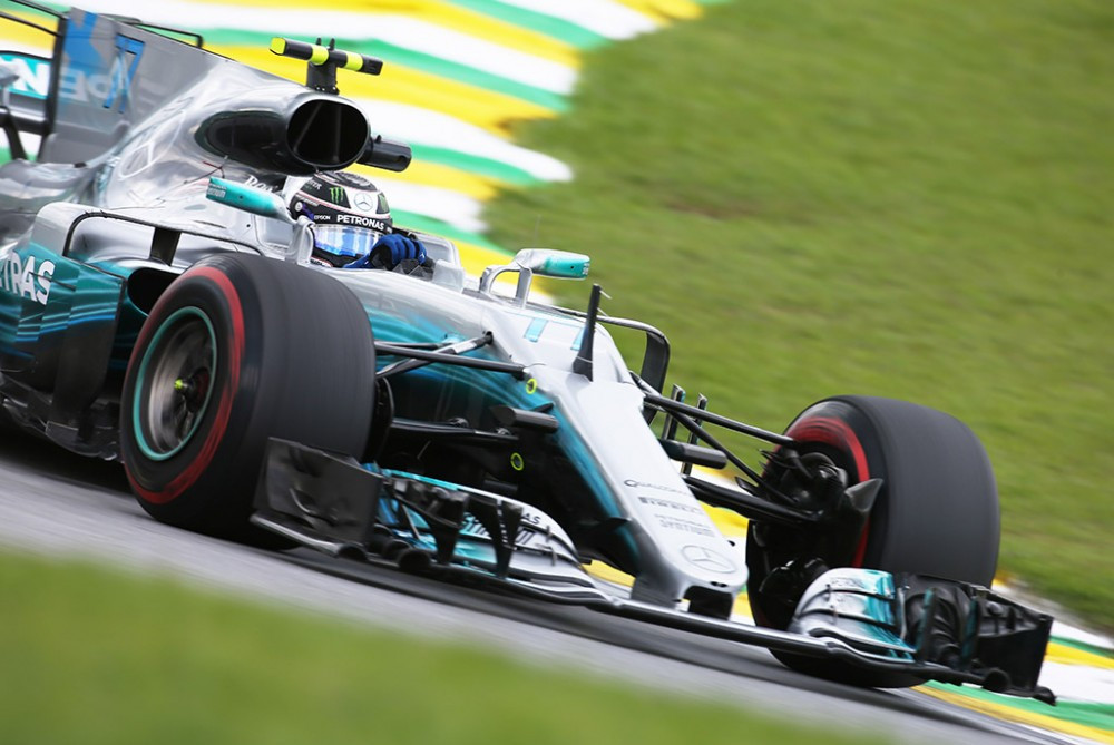 Patenkintas V. Bottas džiaugiasi iškovojęs „pole“ „Mercedes“ komandai