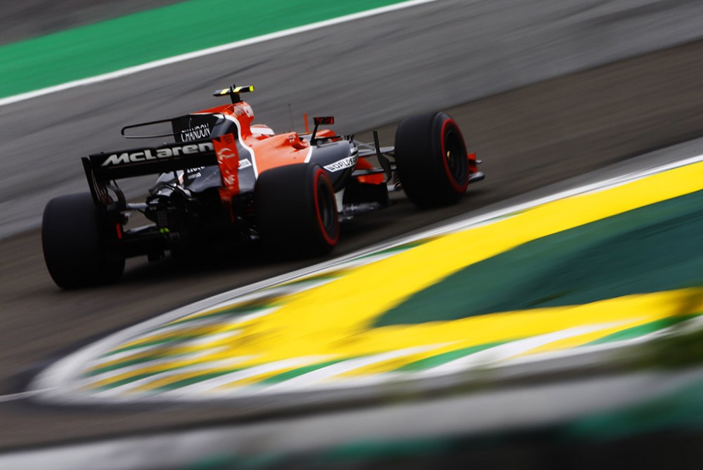 N. Mansellas: „McLaren“ bus sunku kovoti su „Renault“ ir „Red Bull“