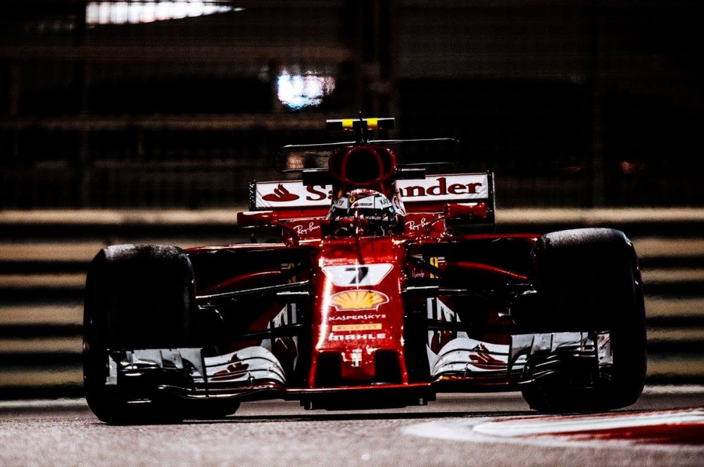 Prasidėjusiuose bandymuose greičiausias K. Raikkonenas, F. Alonso sudaužė bolidą