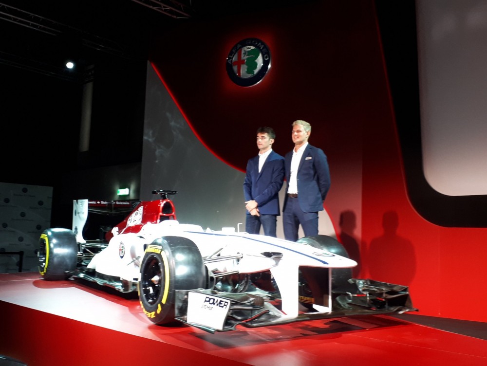 2018 m. „Sauber“ ekipai atstovaus M. Ericssonas ir C. Leclercas