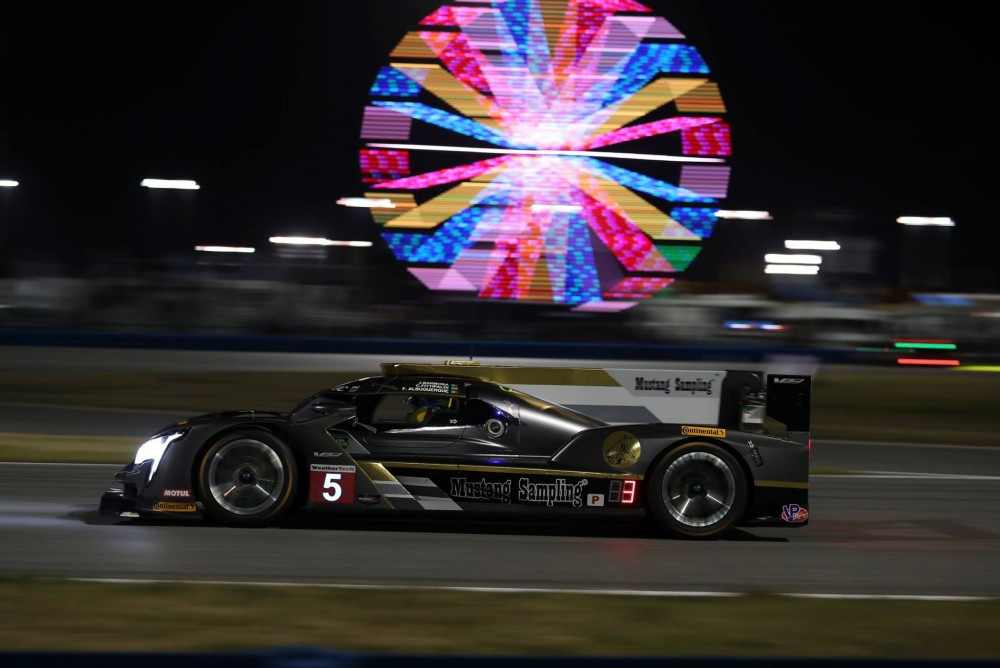 Daytonoje triumfavo „Cadillac“ bolidu važiavę sportininkai