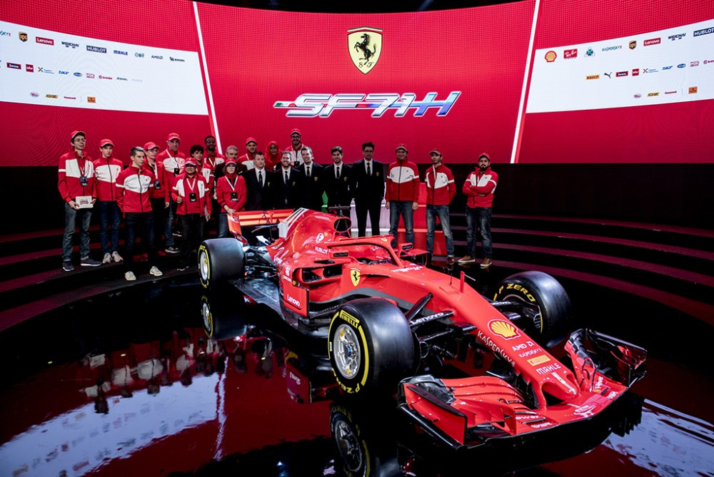 „Ferrari“ parodė 2018 metų mašiną