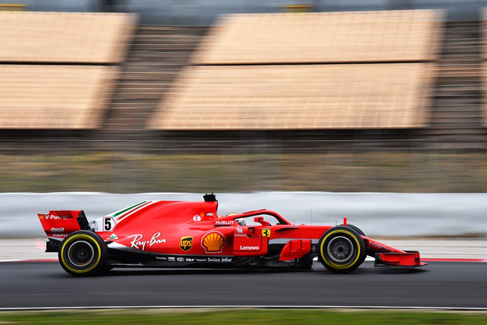Saulėtosios Barselonos pirmoje bandymų dalyje greičiausias S. Vettelis
