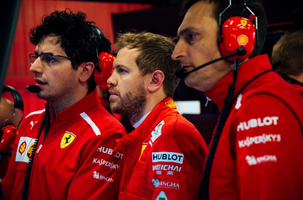 S. Vettelis: varžovai siekia daryti įtaką „Pirelli“