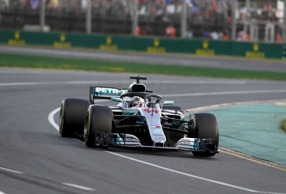 L. Hamiltonas dėl trumpos dvikovos su S. Vetteliu kaltina variklių limitą