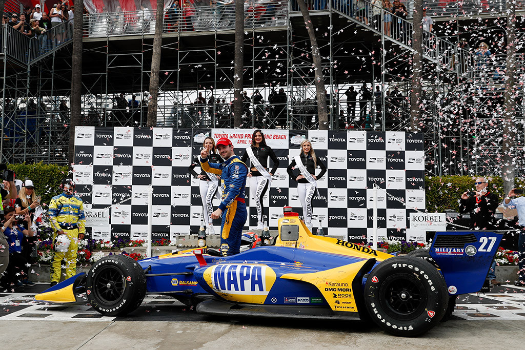 IndyCar. A. Rossi nugalėjo Long Byče ir tapo čempionato lyderiu