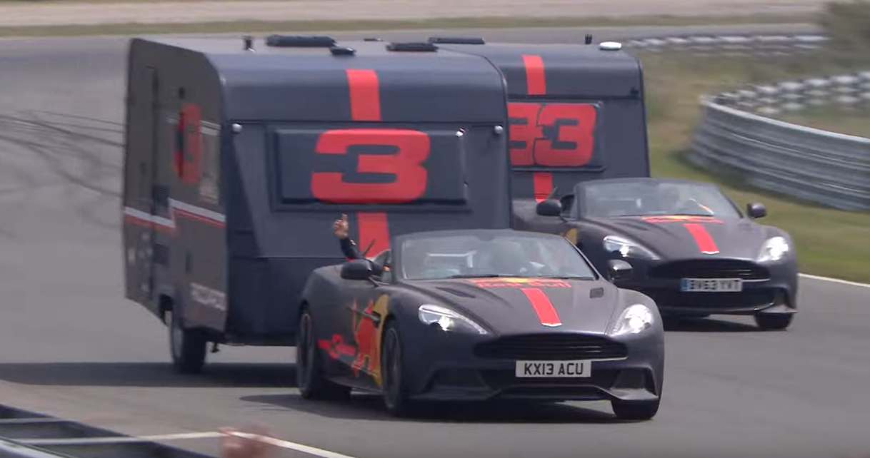 D. Ricciardo ir M. Verstappeno linksmybės: niokojo namelius ant ratų (VIDEO)