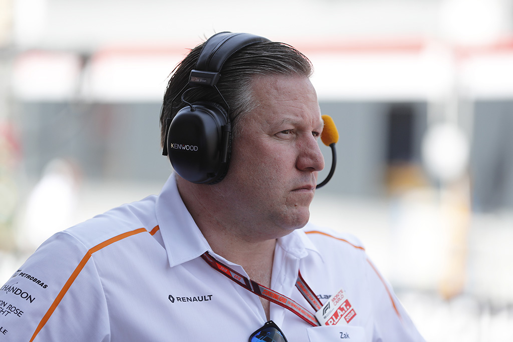 Z. Brownas: „McLaren“ komandoje F. Alonso laisvos vietos nėra