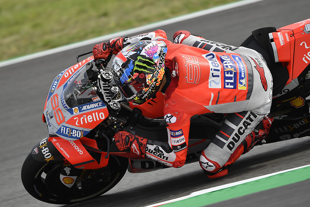MotoGP. Ispanijoje pirmoji J. Lorenzo „pole“ atstovaujant „Ducati“