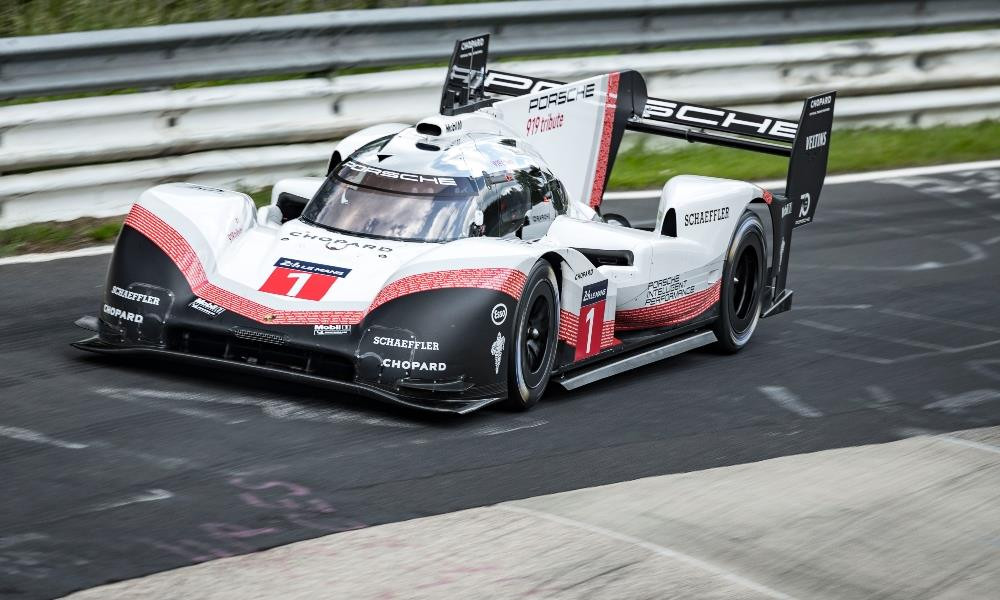 „Mercedes“ nesieks pagerinti naujo „Porsche“ rekordo „Nordschleife“ trasoje