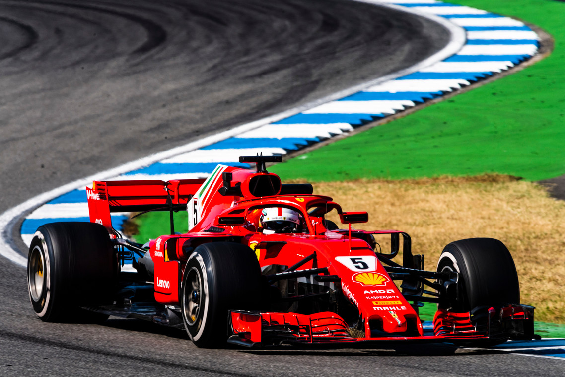 Vokietijoje „pole“ iškovojo S. Vettelis, L. Hamiltoną sustabdė hidraulikos gedimas