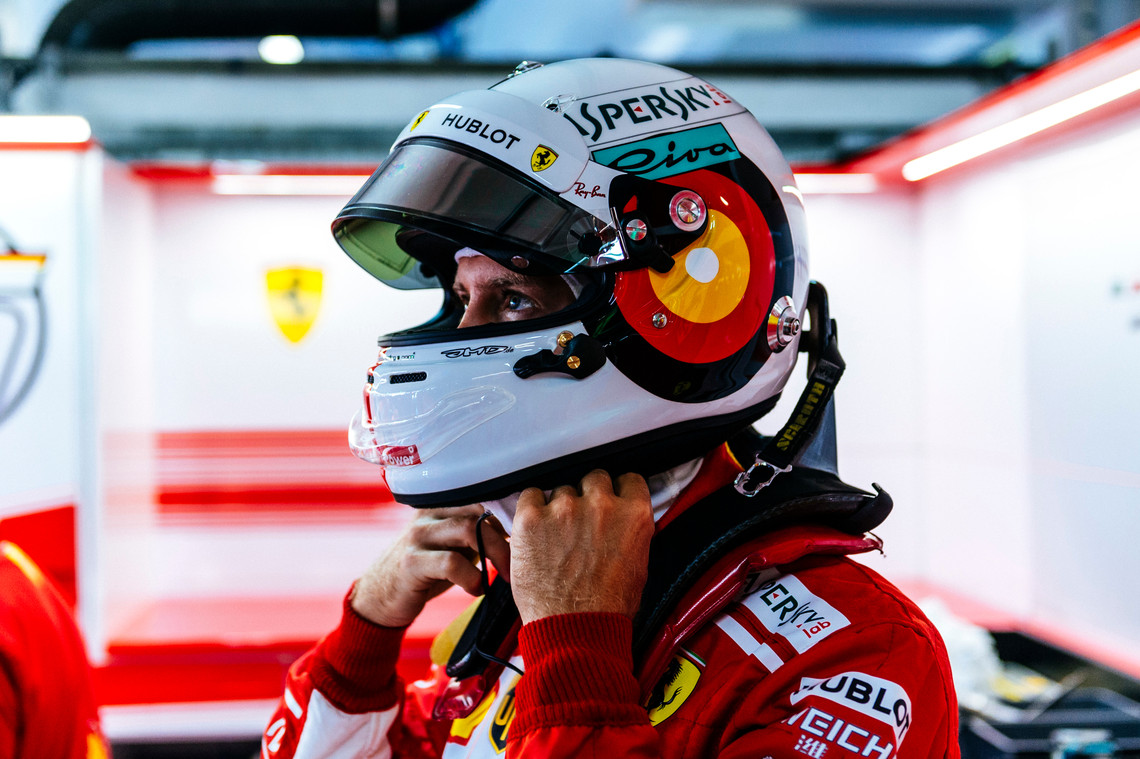 S. Vettelis neapsidžiaugė pamatęs trasoje sustojusį L. Hamiltono bolidą