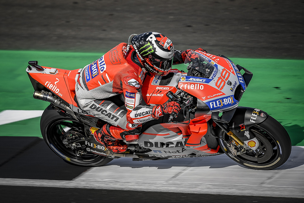 MotoGP. Silverstoune iš pirmos pozicijos startuos J. Lorenzo