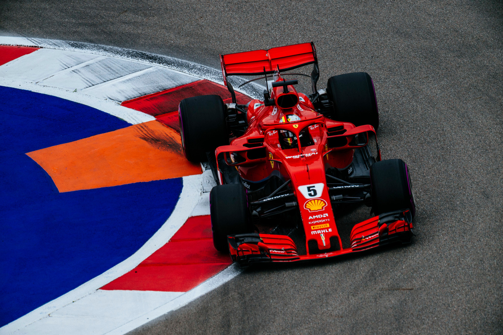 S. Vettelis: „Ferrari“ artėja link „Mercedes“