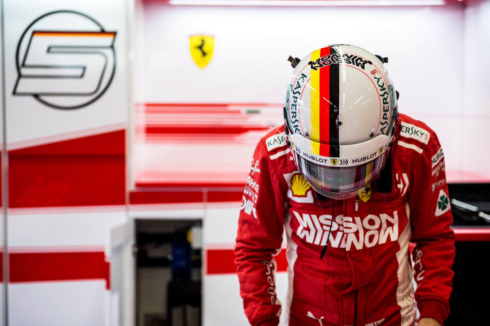 S. Vettelis ir „Ferrari“ gali išsiskirti pirma laiko