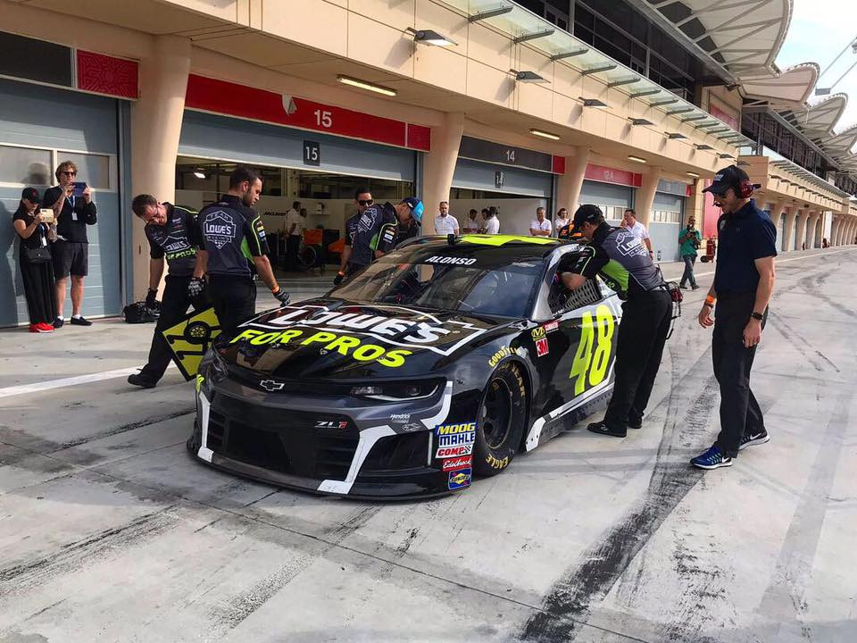 F. Alonso Bahreine išbandė NASCAR automobilį