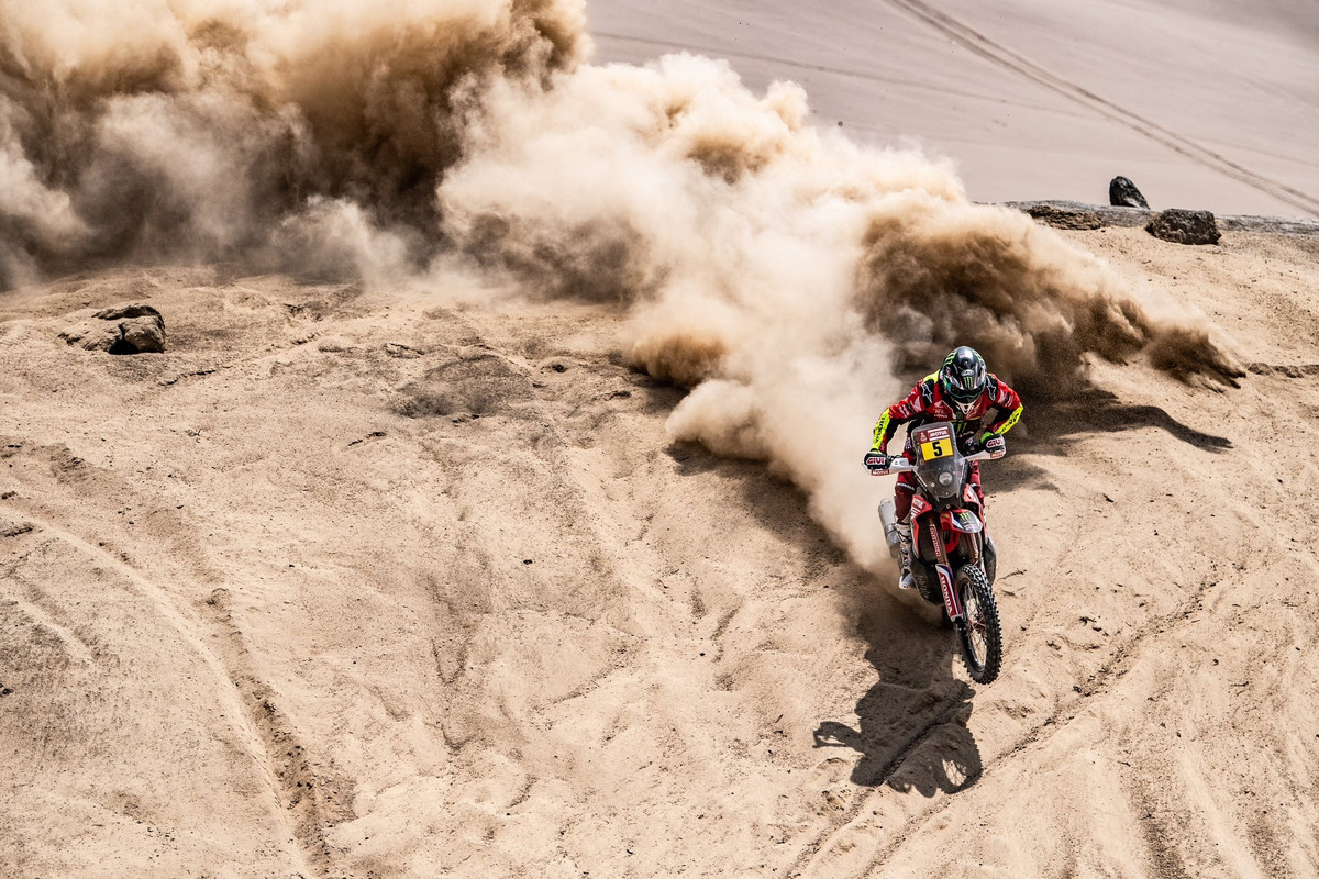Dakaras. Pirmojo 2019 m. Dakaro ralio greičio ruožo finišą pasiekė motociklininkai