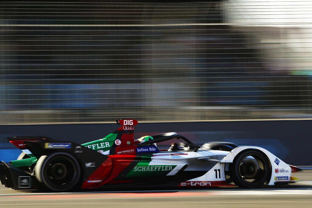 FE. Čilėje iš „pole“ pozicijos startuos L. di Grassi