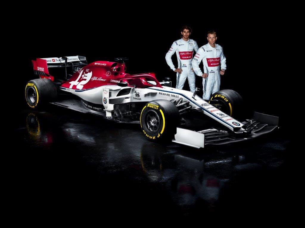 „Alfa Romeo“ oficialiai pristatė 2019 m. bolidą