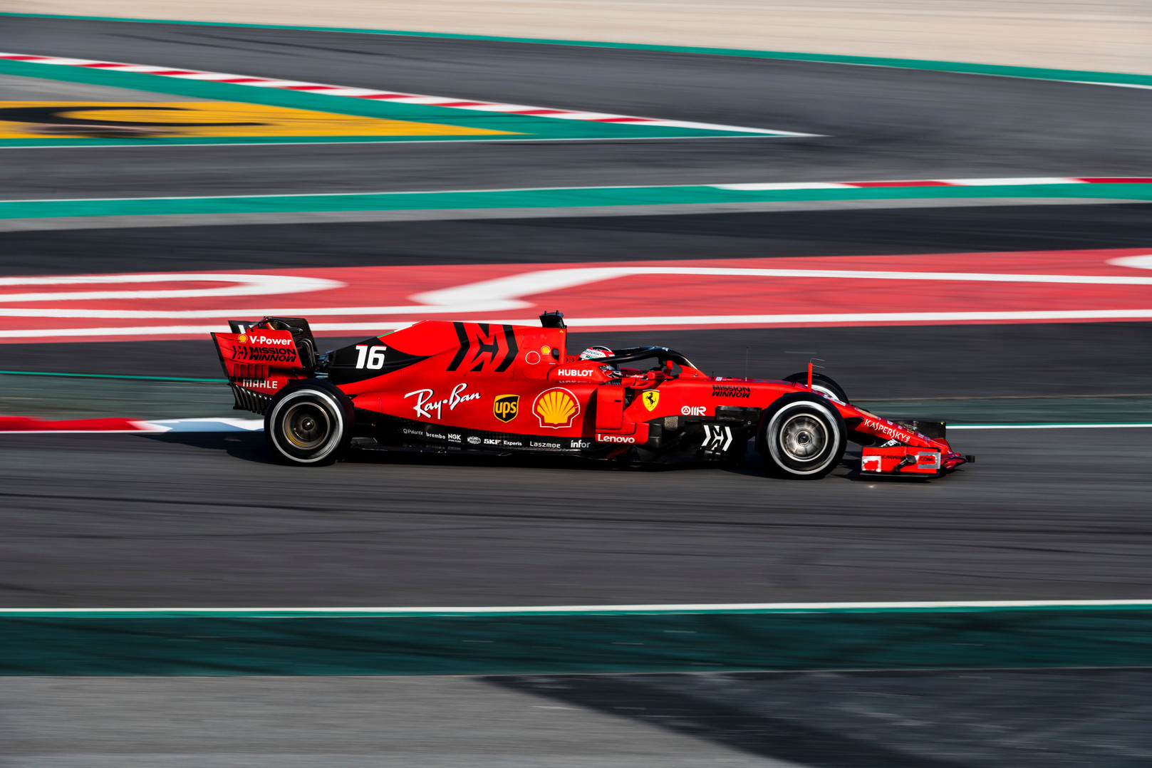 Apklausa: gražiausia – „Ferrari“ mašina