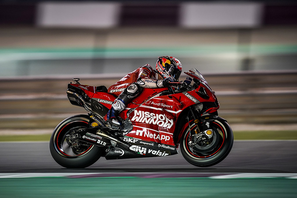 MotoGP. Atkakli kova dėl pergalės Katare baigėsi A. Dovizioso triumfu