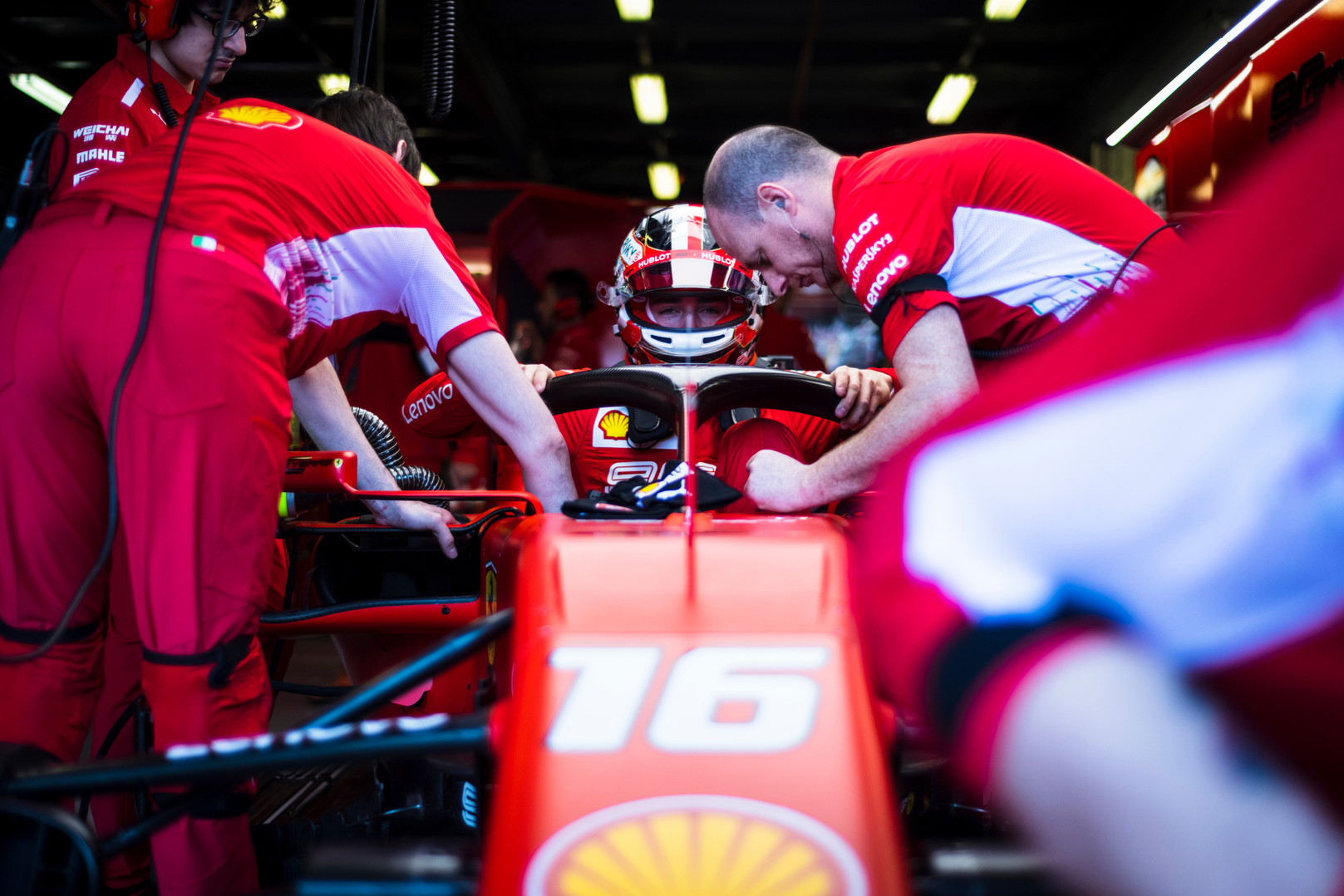 „Ferrari“ paaiškino, kodėl neleido C. Leclercui lenkti S. Vettelio
