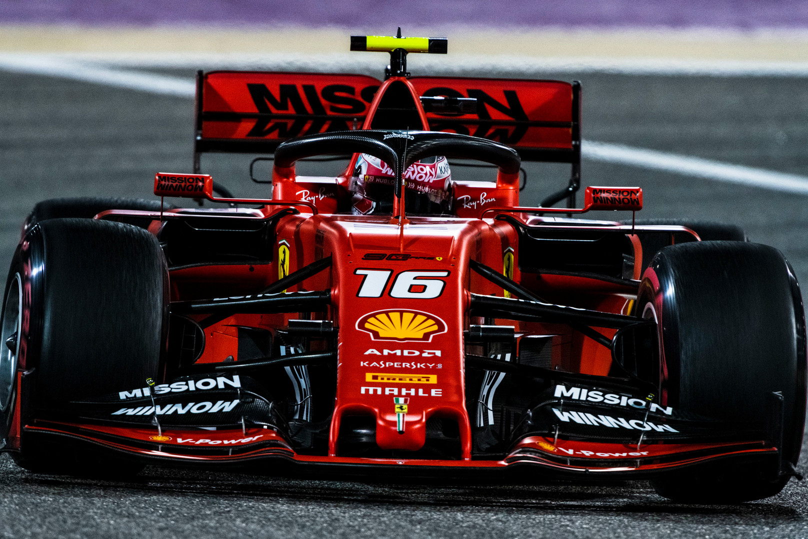 Bahreine pirmąją „pole“ karjeroje iškovojo C. Leclercas