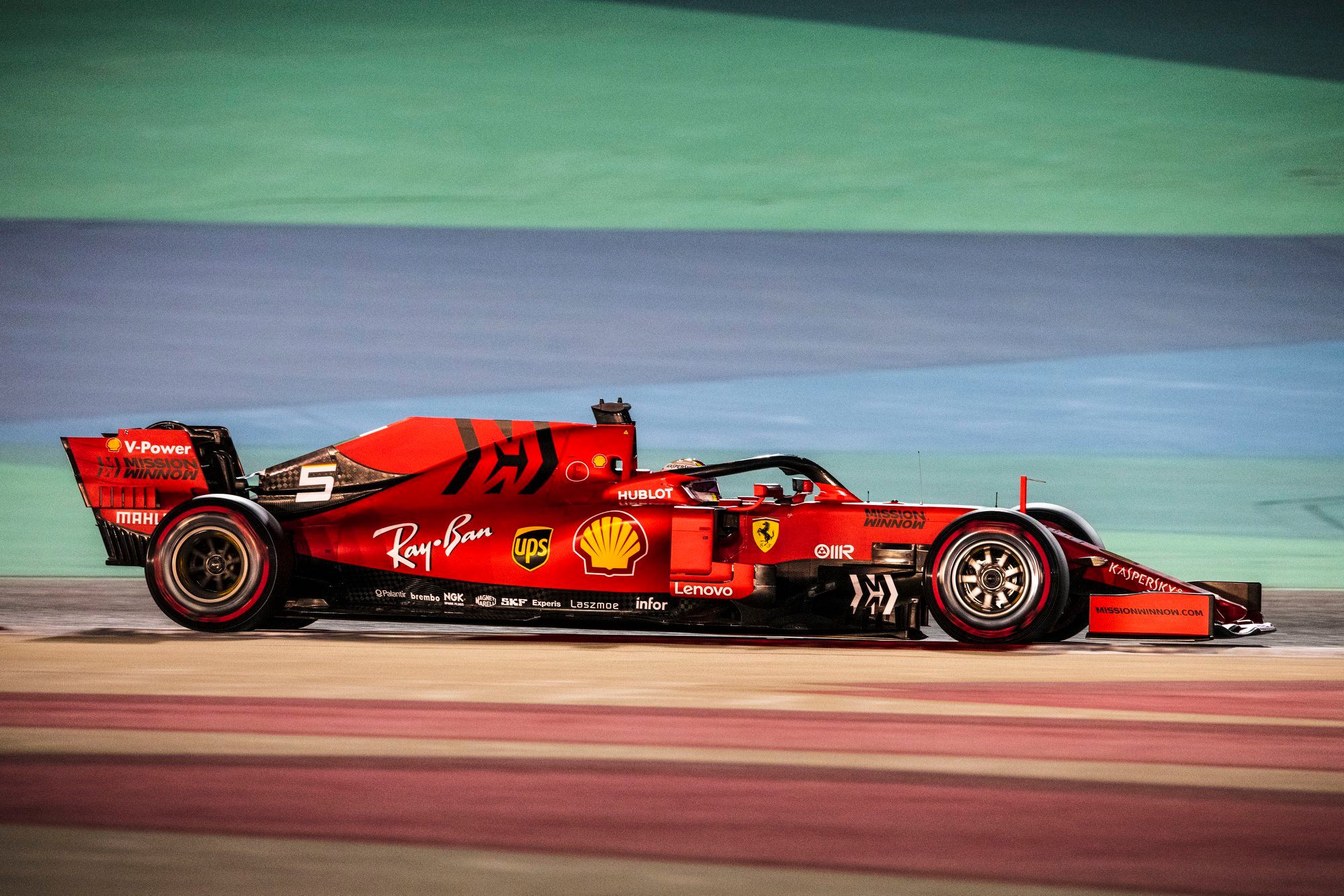 Rytinėje trečiadienio bandymų sesijoje greičiausias buvo S. Vettelis