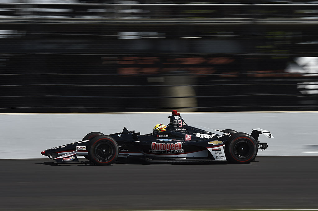 IndyCar. Indianapolyje greičiausias S. Pigotas, o F. Alonso kovos dėl vietos rikiuotės gale