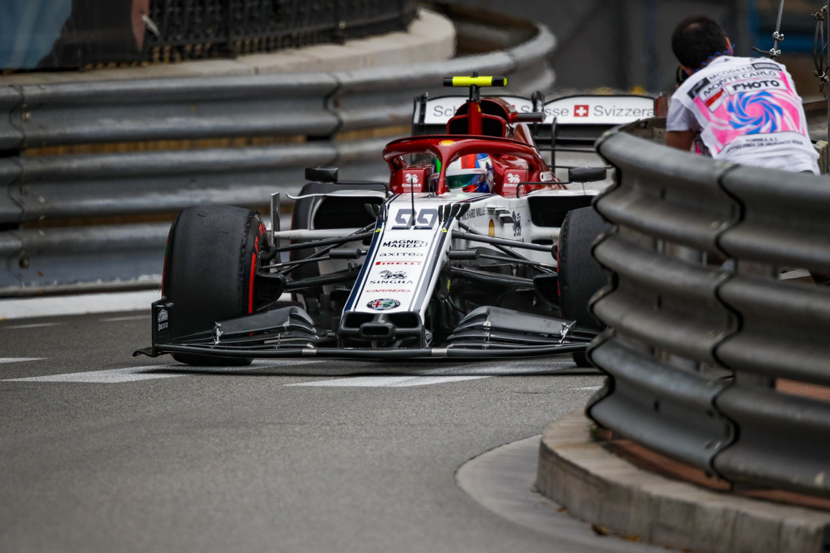 Teisėjai A. Giovinazzi skyrė 3 starto pozicijų baudą
