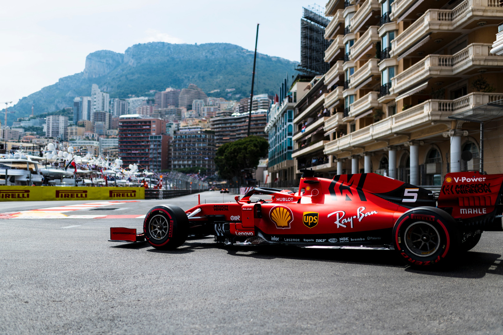 S. Vettelis: mūsų negalima lyginti su greitais vyrukais iš „Mercedes“