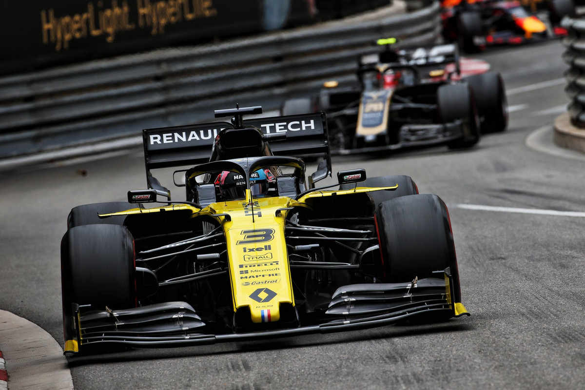 „Renault“ svarsto kitiems metams sukurti „kvalifikacinį“ bolidą