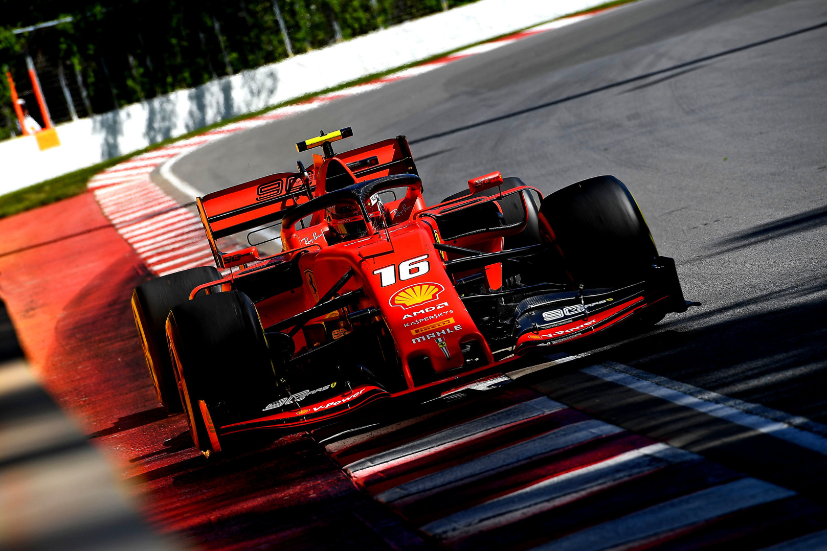 „Ferrari“ nepasakė C. Leclercui apie S. Vettelio baudą