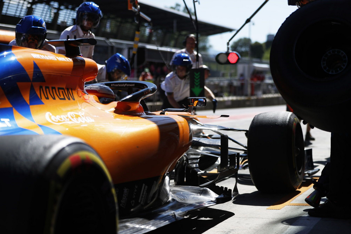 „McLaren“ ketina vėl naudoti „Mercedes“ variklius