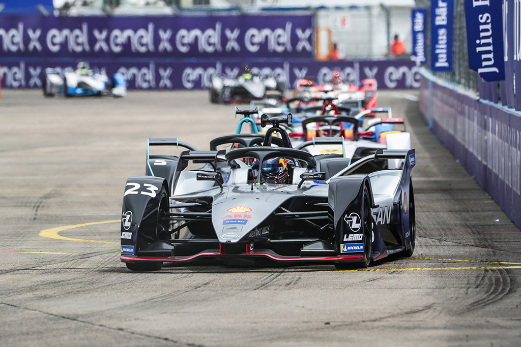 FE. Niujorke triumfavo S. Buemi, „Nissan“ iškovojo pirmąją pergalę