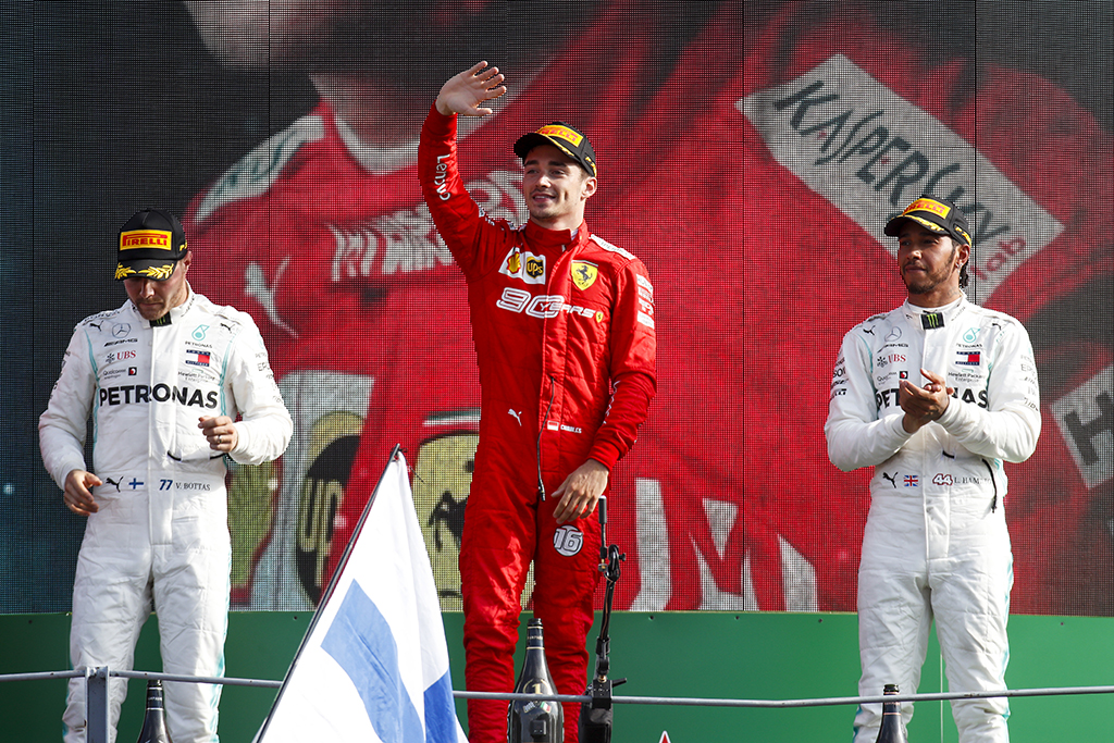 Atlaikęs varžovų spaudimą, Italijoje antrą pergalę iš eilės iškovojo C. Leclercas