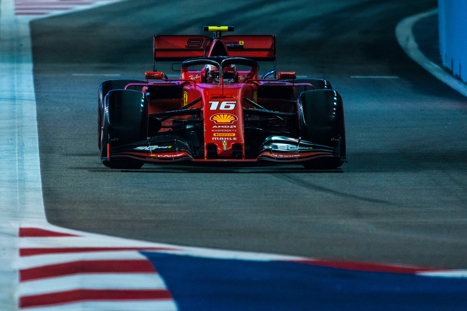 C. Leclercas nepatenkintas „Ferrari“ taktiniais sprendimais