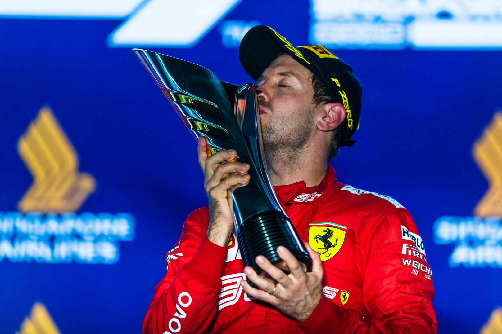 Singapūre - S. Vettelio triumfas ir „Ferrari“ dublis