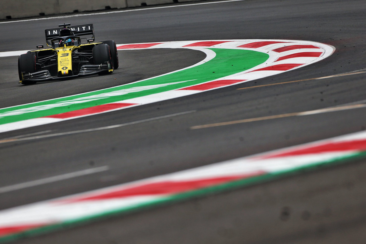 „Renault“ svarstys, ar likti „Formulėje-1“