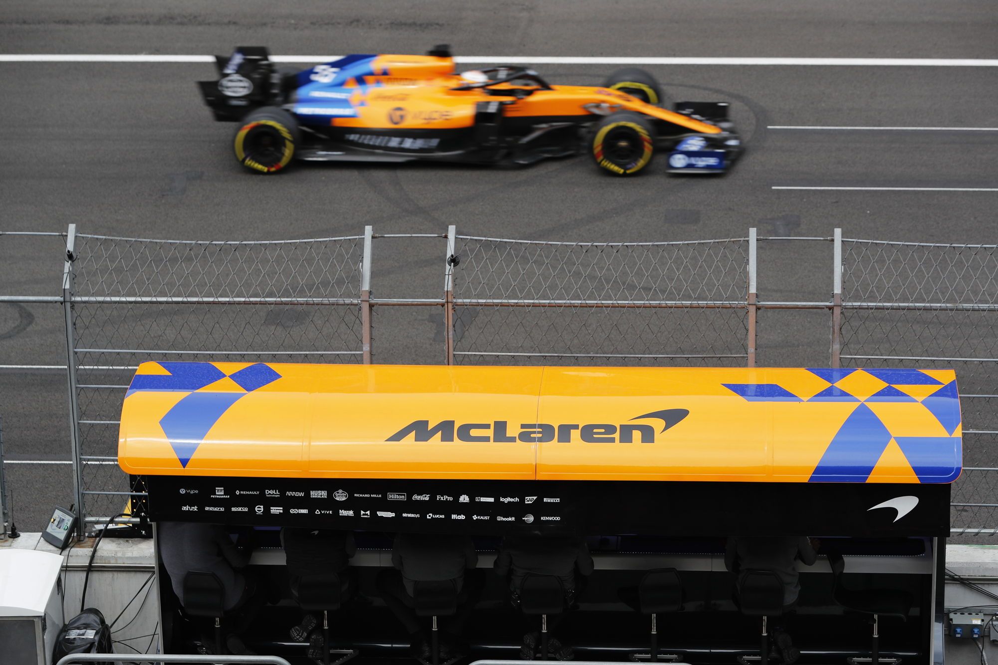 „McLaren“ skubiai reikia pinigų