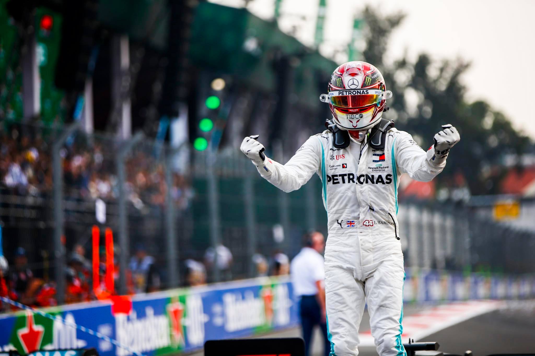 Meksikos GP lenktynėse - L. Hamiltono triumfas