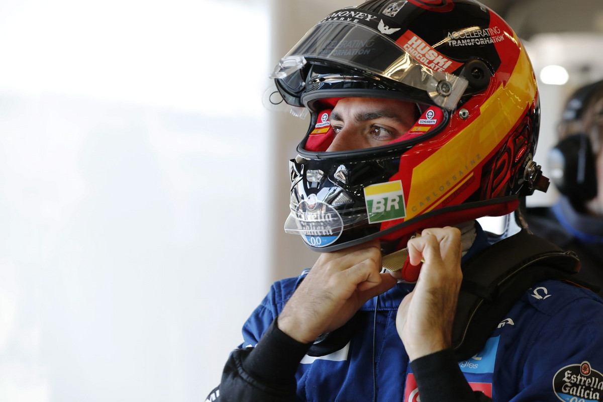 T. Carlinas: „Ferrari“ galimai neįvertino C. Sainzo
