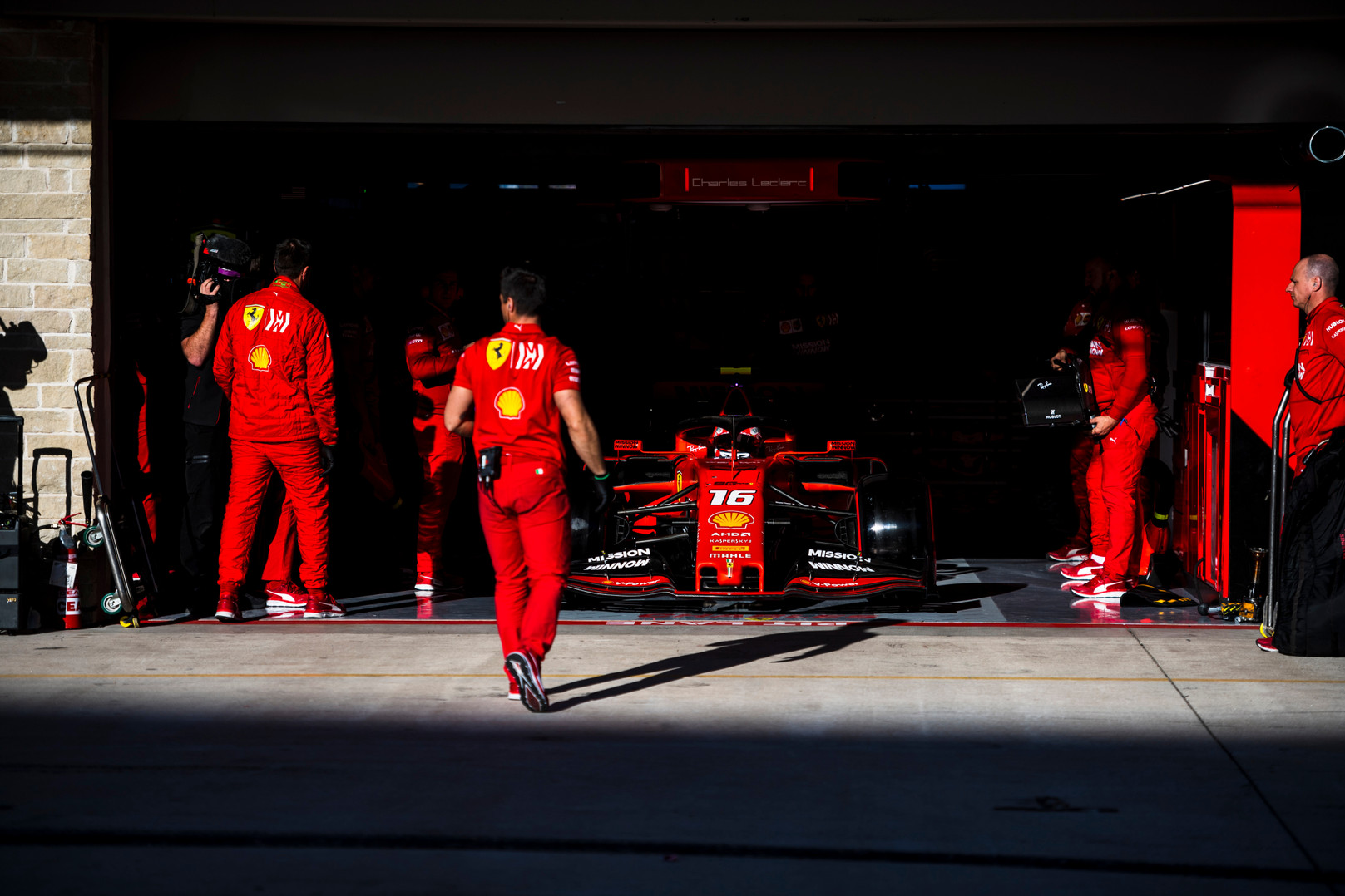 Po bandymų „Ferrari“ buvo įsitikinusi, kad varžovus lenkia puse sekundės