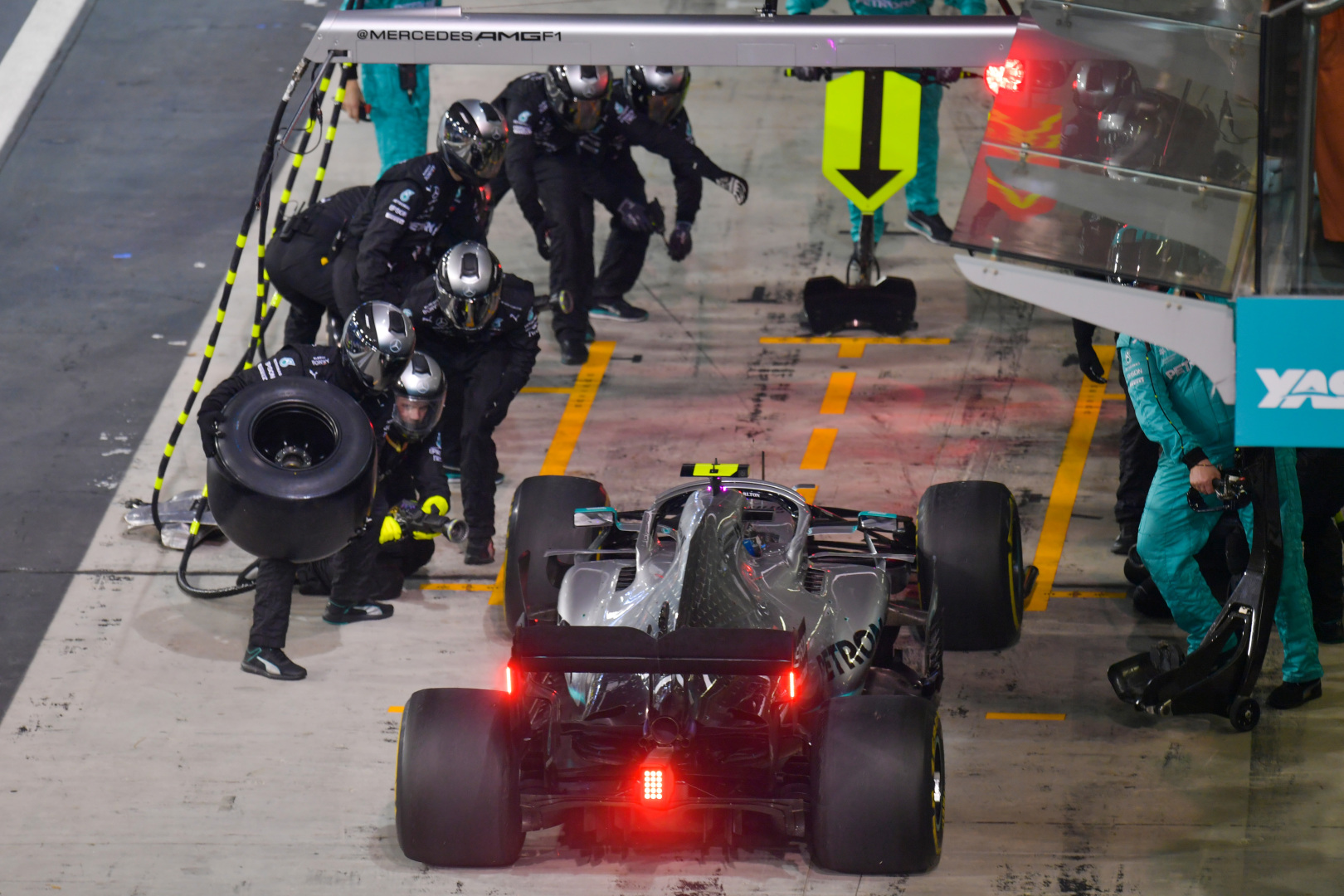 „Mercedes“ nusiuntė FIA užklausą dėl sustojimo procedūros