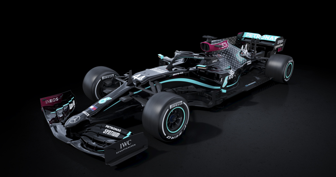 „Mercedes“ stoja į kovą su rasizmu: artėjantį sezoną lenktyniaus juodais bolidais