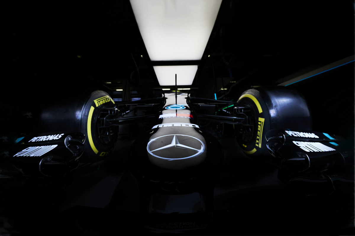 „Mercedes“ rengiasi sudėtingoms lenktynėms