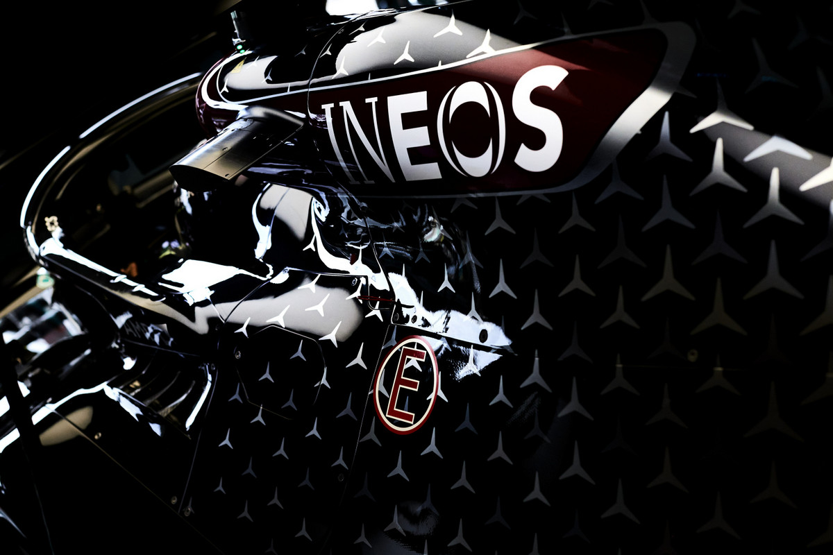 „Ineos“ nupirks gamyklinę „Mercedes“ komandą?