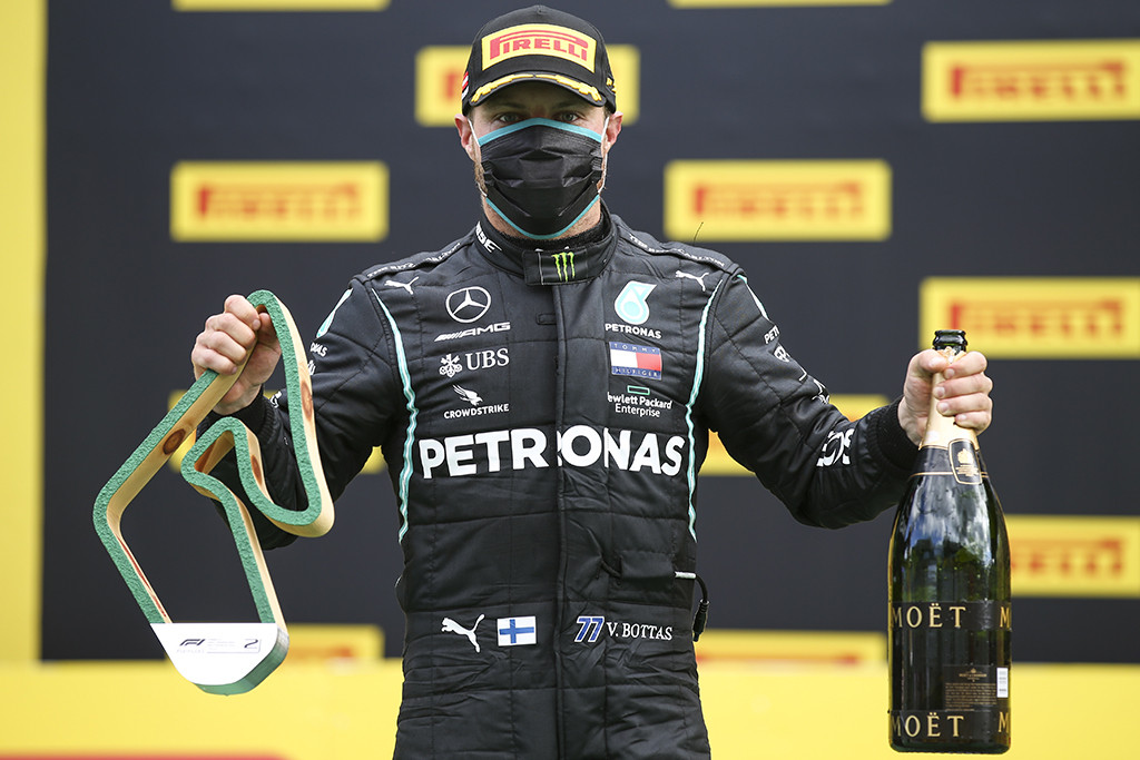 „Mercedes“ pratęs sutartį su V. Bottu