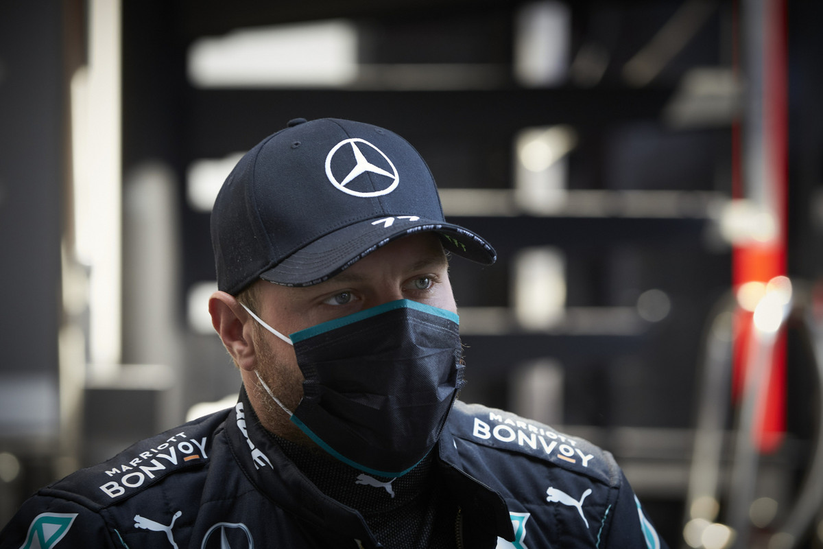 V. Bottas: prireiks stebuklo, kad įveikčiau L. Hamiltoną